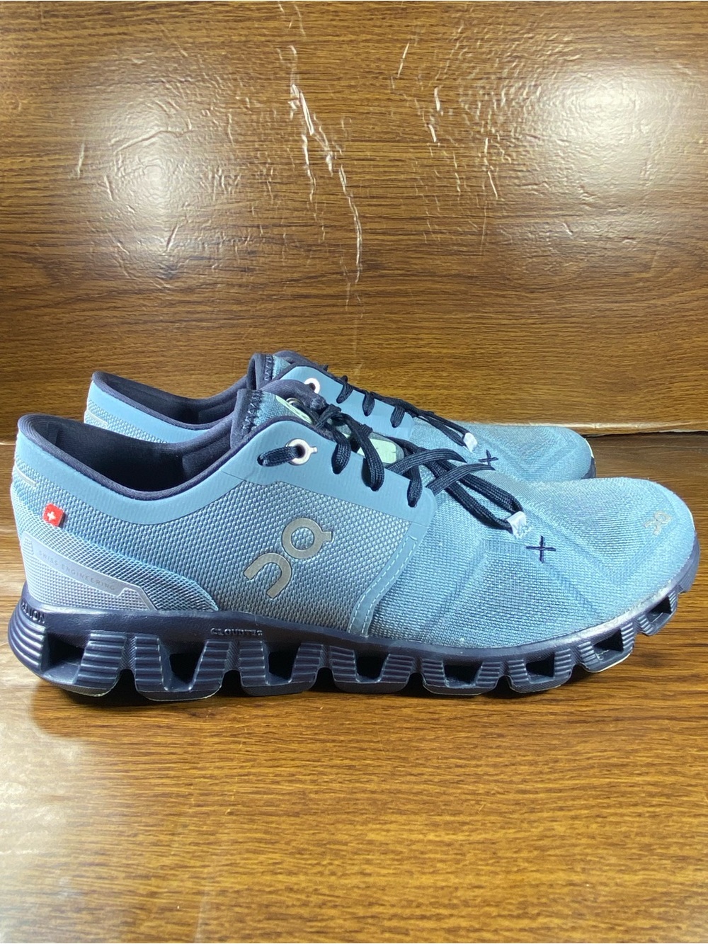On Cloud Cloud x women’s shoe size 10